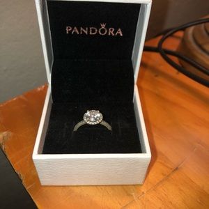 Women Pandora round halo ring